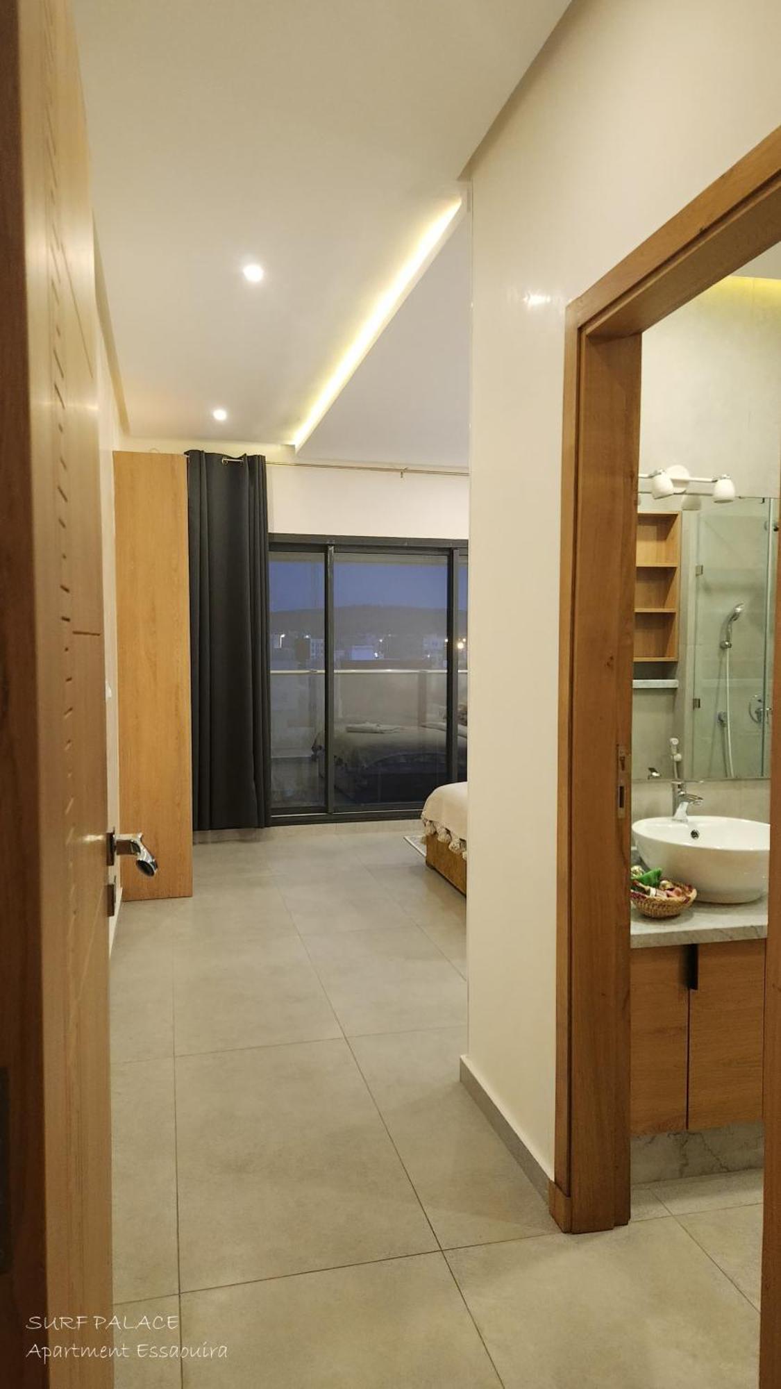 Surf Palace Beachfront Apartment Эс-Сувейра Экстерьер фото